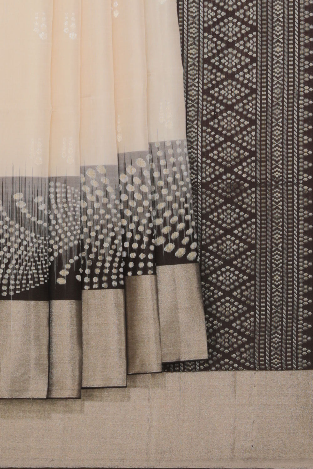 Image of Simple Yet Elegant Marble White Saree